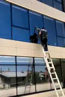 cam-ve-jaluzi-temizligi-1